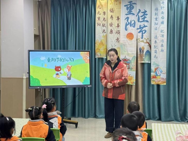 童心暖重阳 情系长辈心——乐乐宏远教育集团幼教部重阳节活动