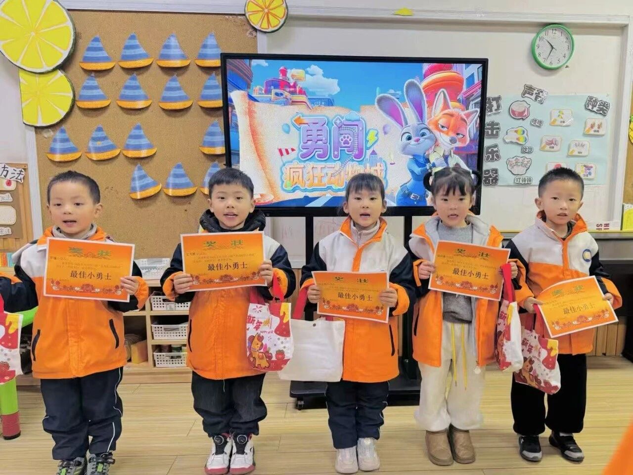 大手牵小手  成长乐悠悠——乐乐宏远教育集团幼教部期末半日家长开放活动