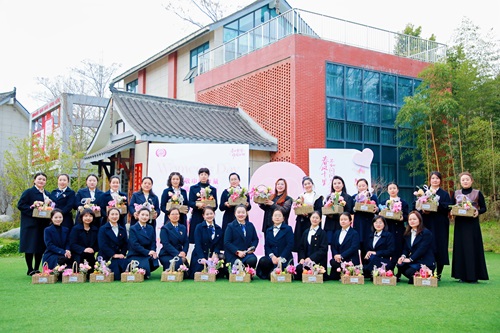 致敬巾帼力量  赋能美好同行——乐乐宏远教育集团三八妇女节系列活动